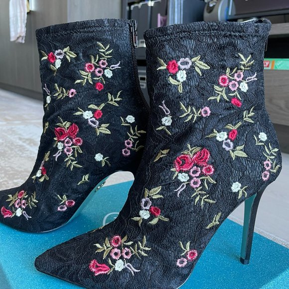 Betsy Johnson Ankle Boots - Picture 6 of 13
